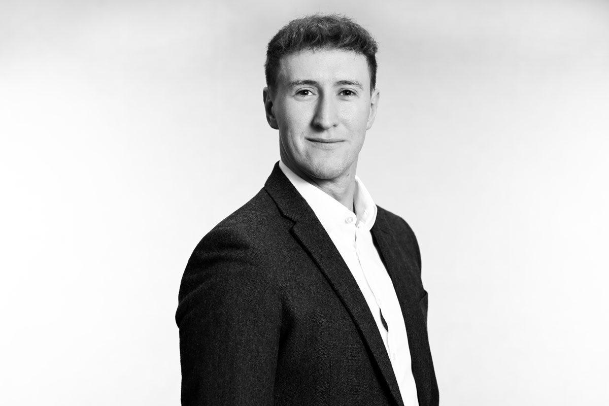 Alex Aveyard